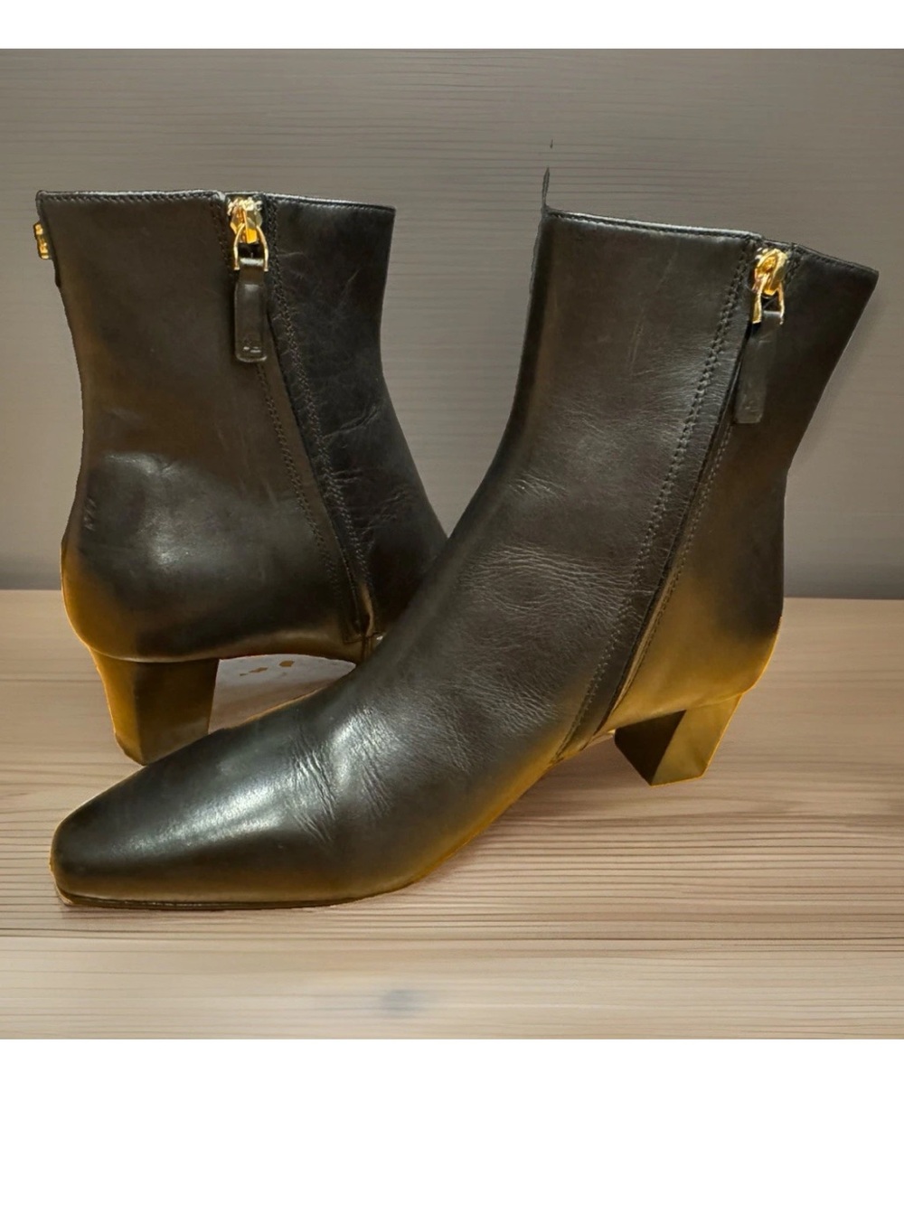 Ralph Lauren Women's Black Leather Willa Ankle Boots with Side Zip Size 9